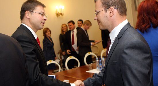 Домбровскис заявил о возможности поиска новой коалиции
