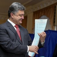 Ukrainas parlamenta vēlēšanās uzvarējušas prorietumnieciskās un nacionālistu partijas, liecina aptauju rezultāti