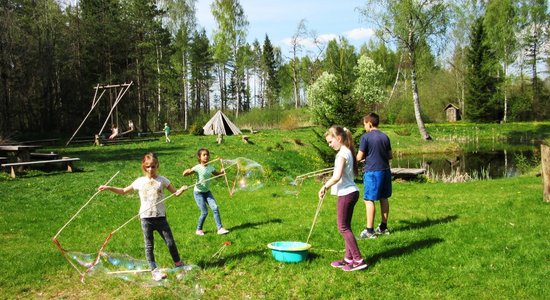 Pokaiņu mežā ar dažādām aktivitātēm aicina svinēt Starptautisko ģimenes dienu