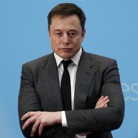 Маск объявил об уходе финдиректора Tesla на фоне убытков в $1 млрд