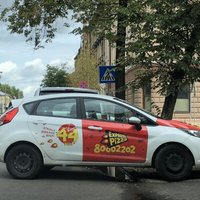 Foto: Divi parkošanās 'šedevri' Rīgā