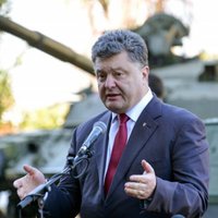 Porošenko: Ukraina nekad neatzīs separātistu vēlēšanas; pārskatīs Donbasa īpašo statusu