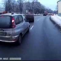 ВИДЕО: Водитель автобуса Rīgas satiksme в шоке от маневров автоводителей