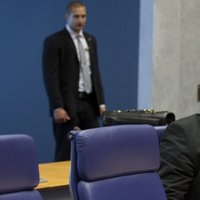 Varufakis atkāpjas no finanšu ministra amata