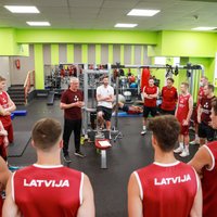 Latvijas volejbola izlase 23 spēlētāju sastāvā sāk gatavoties EČ finālturnīram