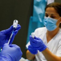 11 тысяч латвийцев так и не пришли за своей второй прививкой от коронавируса