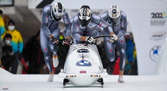 Bērziņš ieņem astoto vietu četrinieku sacensībās pasaules junioru čempionātā bobslejā