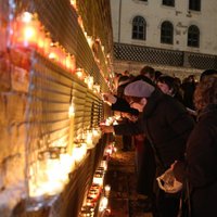 VNĪ izvietos aizsargsietu svecīšu novietošanai pie Rīgas pils mūra Lāčplēša dienā