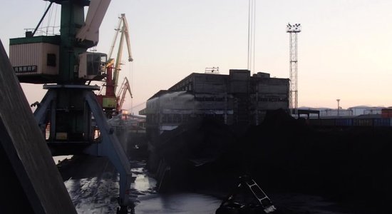 Vides sargi ar Ventspils iedzīvotājiem pārrunās ogļu iekraušanas darbu radītās problēmas