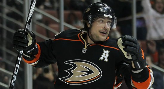 Tēmu Selanne kritizē KHL par spēlētāju veselības apdraudēšanu