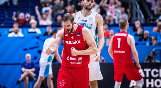 Lielākā sensācija 'Eurobasket 2022': Polija ceturtdaļfinālā uzvar čempioni Slovēniju