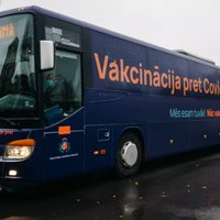 В Риге началась выездная вакцинация: на улицах появились автобусы с медиками