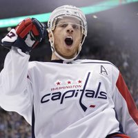 Izcilu mēnesi aizvadījušais Karlsons atzīts par oktobra spožāko NHL zvaigzni