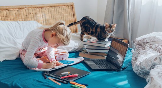 Dāvana Skolotāju dienā? Piektdien Olainē lielākā daļa skolēnu mācīsies attālināti