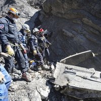 Francijas Alpos pabeigta avarējušās 'Germanwings' lidmašīnas atlūzu meklēšana