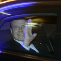 Коалиция Берлускони проиграла левым 0,4% голосов и требует пересчета