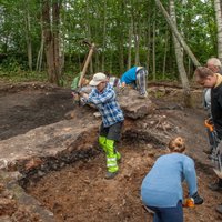 Foto: Arheologi atrok Kurzemes hercoga 17. gadsimta dzelzs manufaktūru