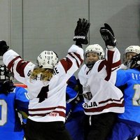 Latvijas hokejistes pasaules čempionāta mačā pieveic arī Kazahstānu