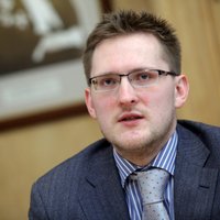 Valsts kancelejas eksjurists Mēkons zaudē advokātam Vonsovičam strīdā par nomelnošanu