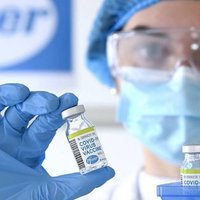 В Евросоюзе официально началась массовая вакцинация от коронавируса