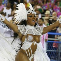 Skaistules un briesmoņi: Krāšņākie kadri no Riodežaneiro karnevāla