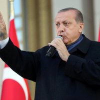 Turcijas opozīcija oficiāli pieprasa referenduma anulēšanu