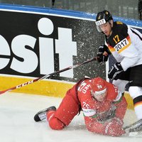 Vācijas hokejists par Ovečkina savainošanu saņem diskvalifikāciju