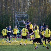 Igaunijas futbola līga atsākas ar trim viesu uzvarām