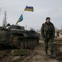 Diennakts laikā Ukrainā krituši deviņi karavīri; iznīcinātas 15 kaujinieku tehnikas vienības