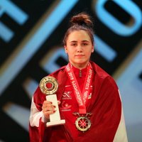 Латвийская тяжелоатлетка Коха стала двукратной чемпионкой Европы