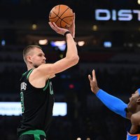 Porziņģim piektais 'double double' sezonā; 'Celtics' zaudē Bertāna 'Thunder'