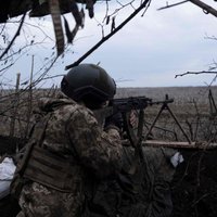NYT: daļai Krievijas karavīru nedod ieročus – viņi tikai rok