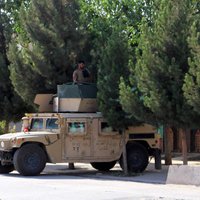 Uzbekistāna un Tadžikistāna ziņo par afgāņu karavīru mukšanu pār robežu