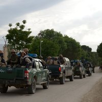 Talibu uzbrukumā Afganistānas armijas bāzei nogalināto skaits gandrīz trīskāršojies