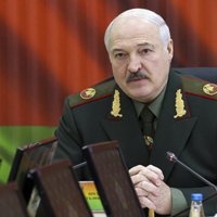 Лукашенко: Беларусь перебросила к границе с Украиной треть своей армии