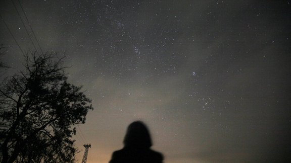 Leonīdu plūsma, meteori, debesis, astronomija