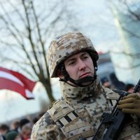 Почти 25% латвийцев хотят восстановить воинскую обязанность