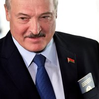Лукашенко лишил званий 80 бывших силовиков за "нагнетание протестных настроений в обществе"