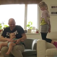 'Tēta nedienas Latvijā' palīdz ģimenei atkal atjaunot saskaņu