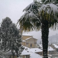 Sniegs palmās: Latvijas ceļotāju iecienītajā Bergamo marta pirmajā dienā uzsnidzis