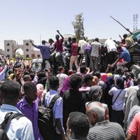 Protestos Sudānā nedēļas nogalē gājuši bojā septiņi cilvēki; 2496 aizturēti