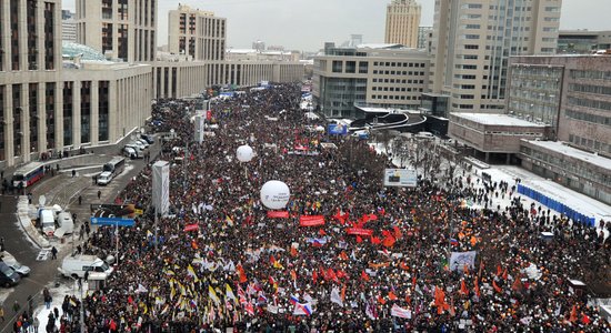 Protesti Krievijā: Maskavā pulcējas 28 000 cilvēku; pieprasa 'Krieviju bez Putina' (plkst. 15:25)