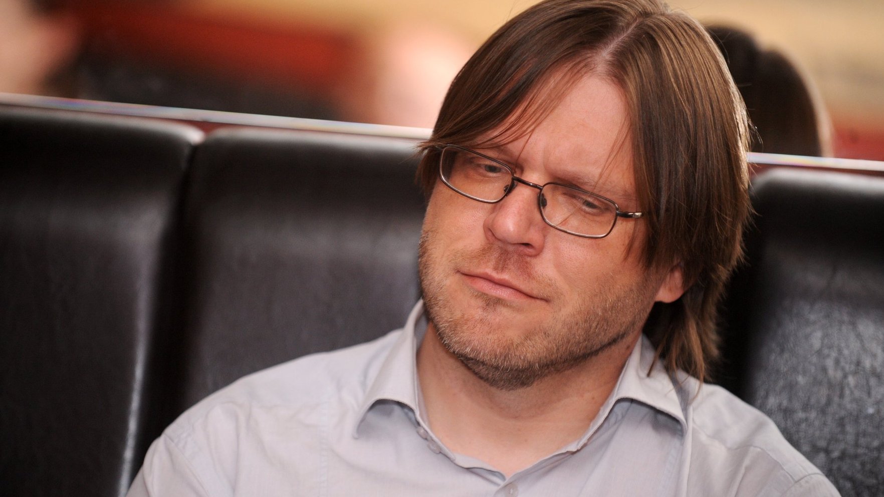 Vizmas Belševicas dēls Jānis Elsbergs spiests pamest vecāku dzīvokli, kurā dzīvojis visu mūžu