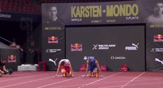 Video: Duplantis nebijušā duelī 100 metru sprintā pieveic pasaules rekordistu 400 metru skrējienā