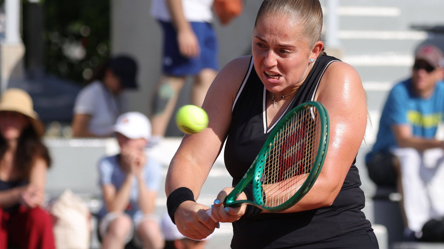 Ostapenko uzvara Īstbornas "WTA 250" turnīra dubultspēļu sacensību pirmajā kārtā