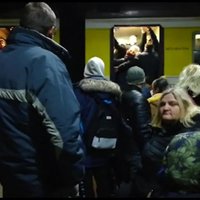 Video: Skarbā simtgades pēcgarša jeb milzu drūzma Rīgas dzelzceļa stacijā