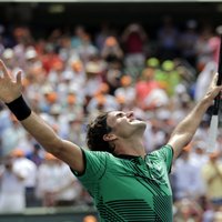 Federers Maiami 'Masters' finālā grandu cīņā uzvar Nadalu