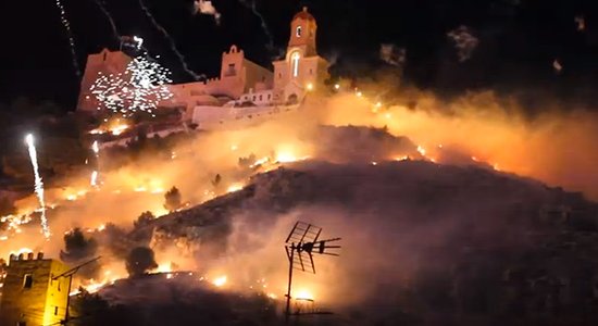 Video: Spānijā par pilsētas nejaušu aizdedzināšanu soda mēru