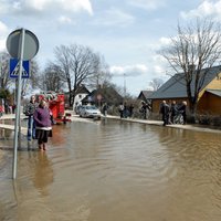 Ūdens līmenis vēl kāpj vien Gaujas lejtecē; Cēsīs situācija normāla