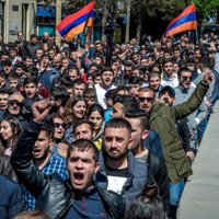 В Армении лидер оппозиции объявил о начале "бархатной революции"